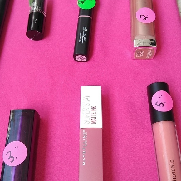 Make-Up - Picture 3 of 8